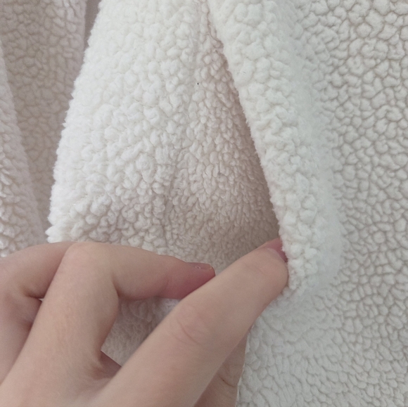 Uniqlo Women's Cream Fleece Jacket - Picture 3 of 8